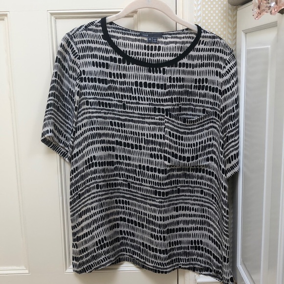 VINCE Black and White Short-Sleeve Blouse - Picture 4 of 6